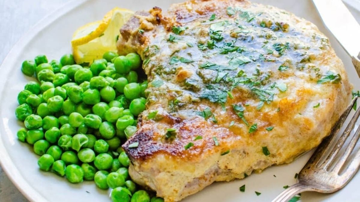 Pork Chops With Pan Gravy. 