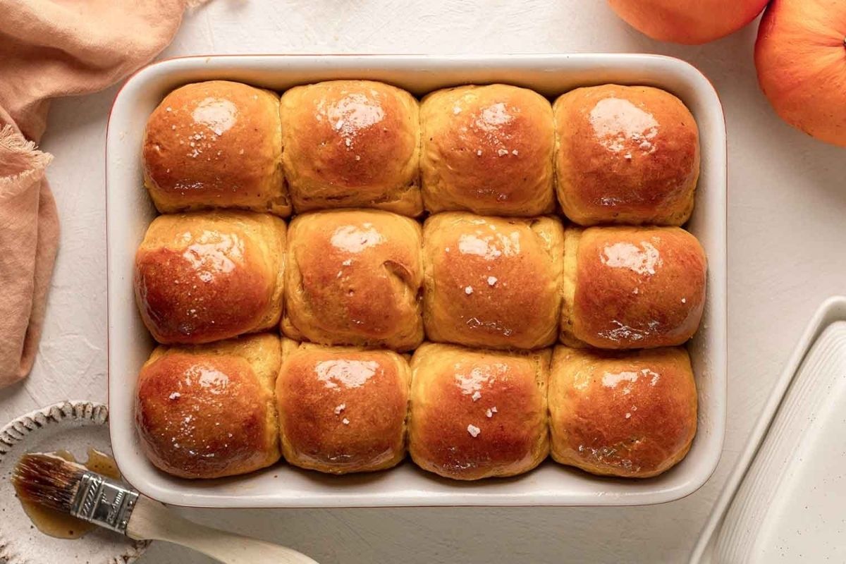 Pumpkin Dinner Rolls Vegan