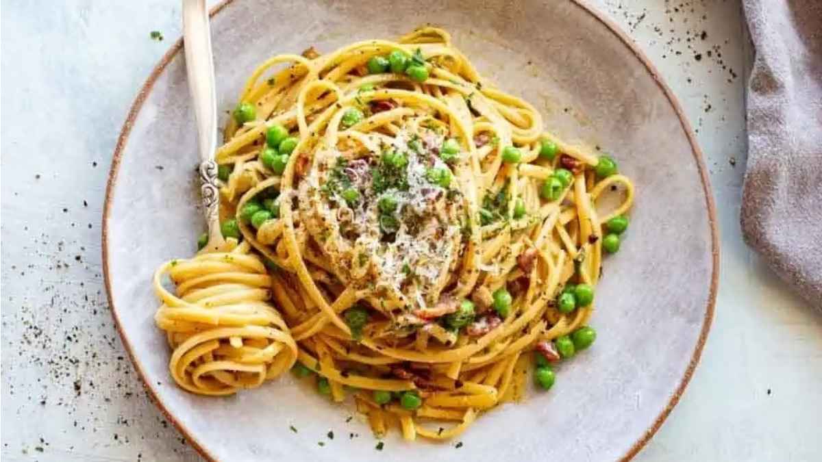 Quick Pasta Alla Carbonara With Peas And Bacon.