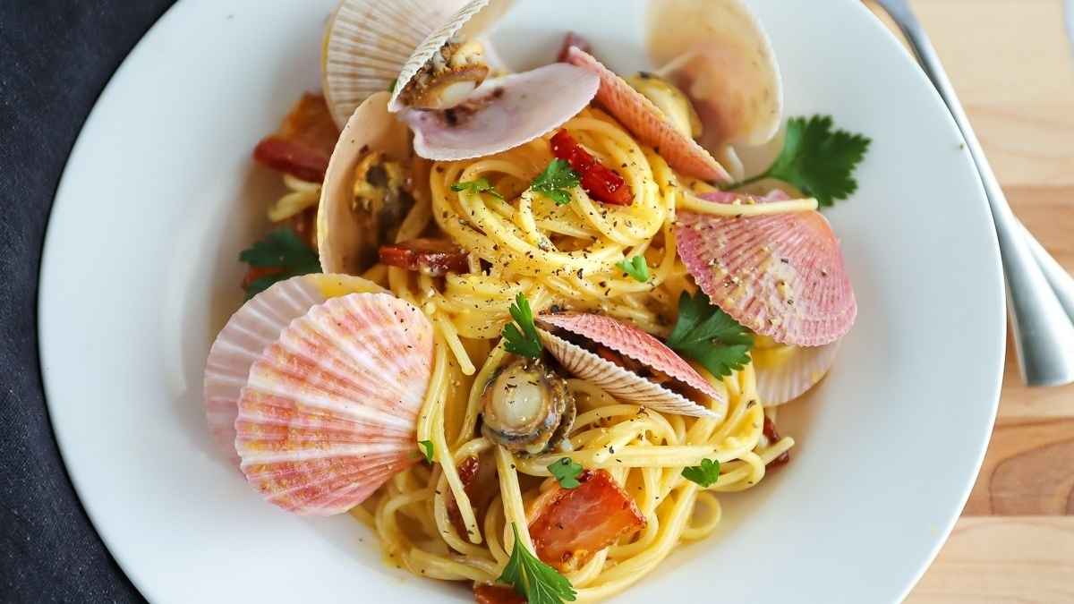 Scallop And Bacon Pasta. 