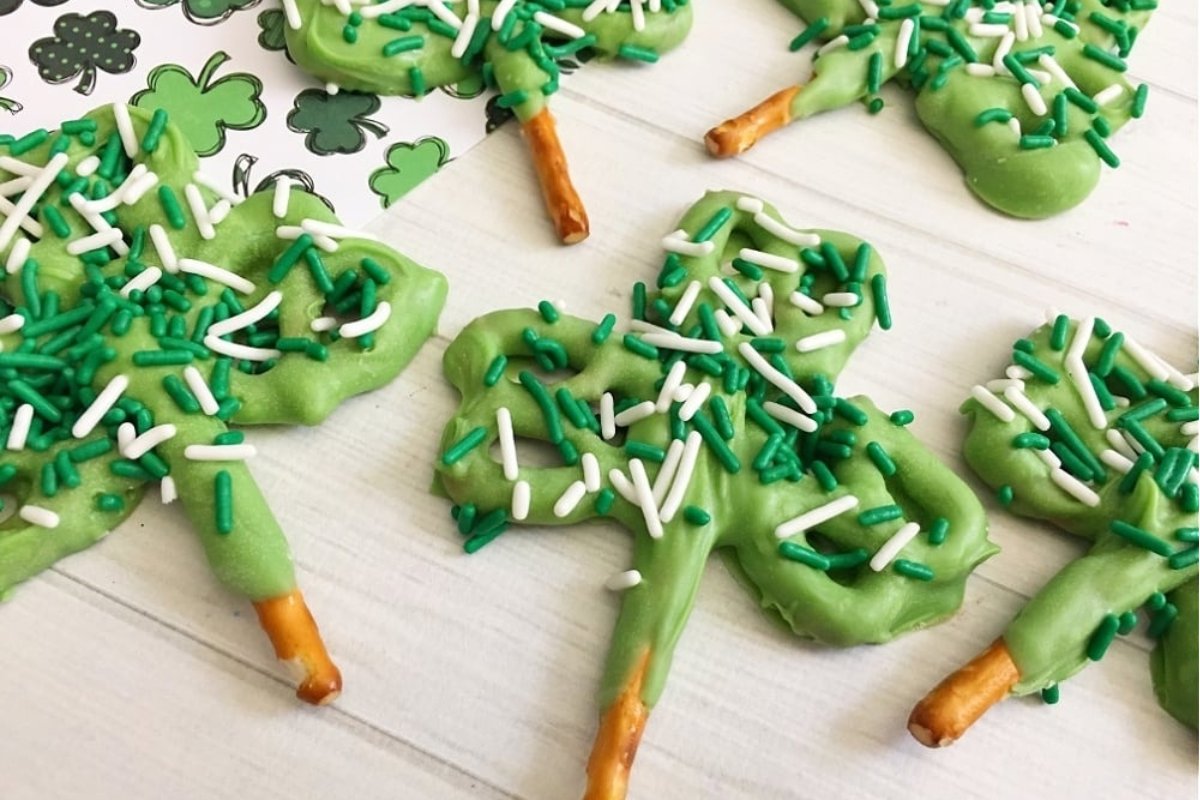 Shamrock Pretzel Pops Easy Treats For St Patricks Day