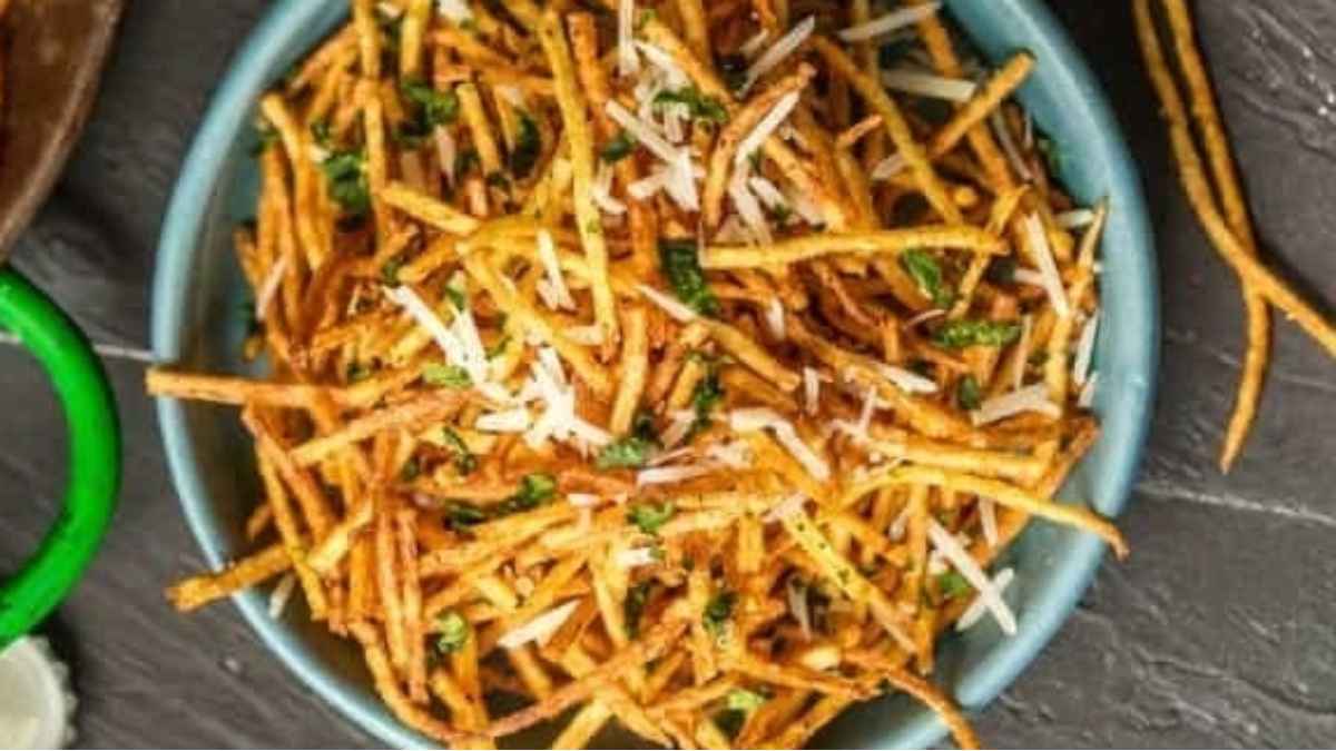 Shoestring Fries (Julienne Fries).
