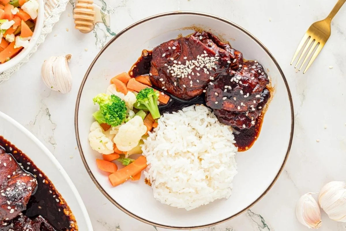 Slow Cooker Honey Garlic Chicken Thighs. 