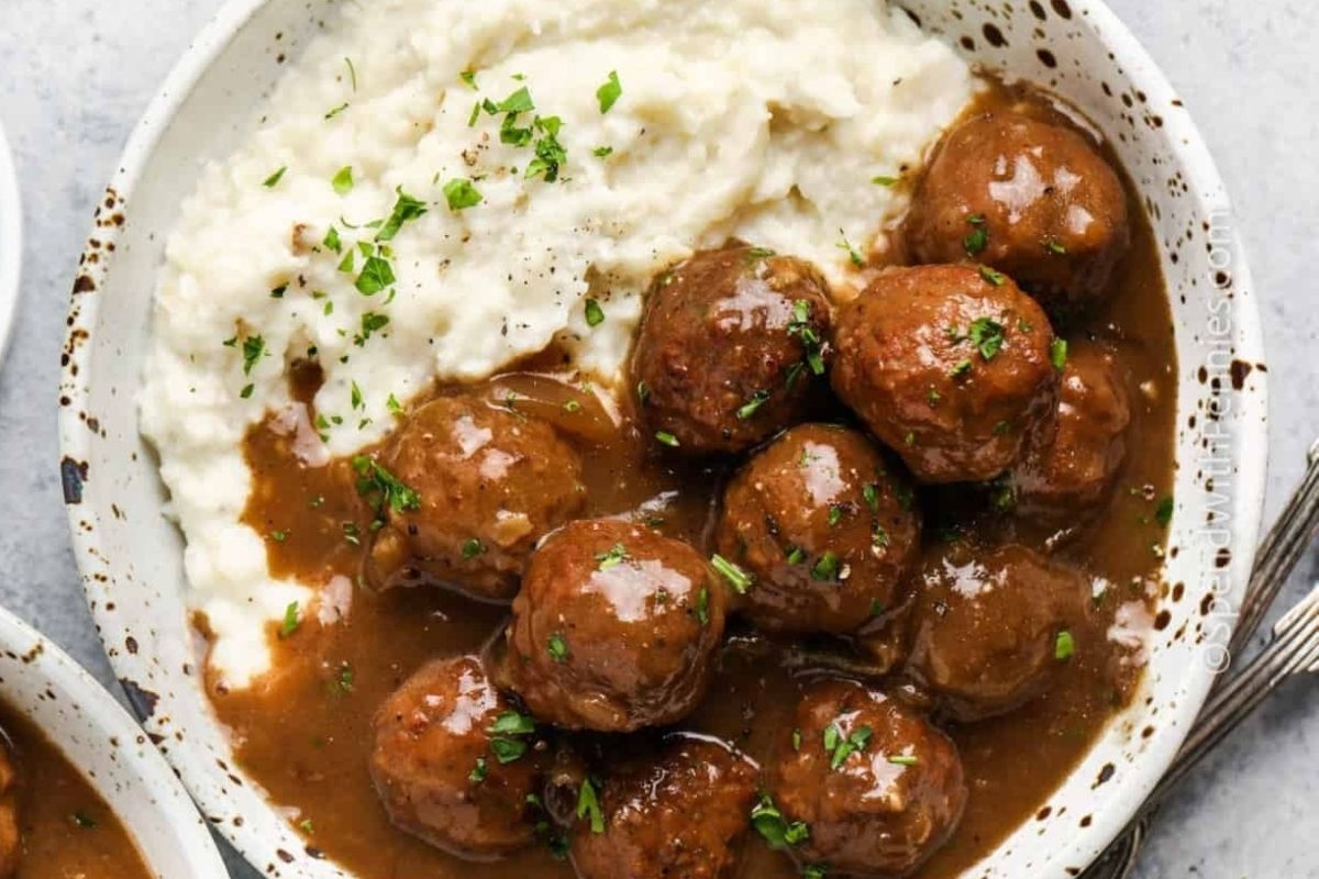 Slow Cooker Meatballs And Gravy