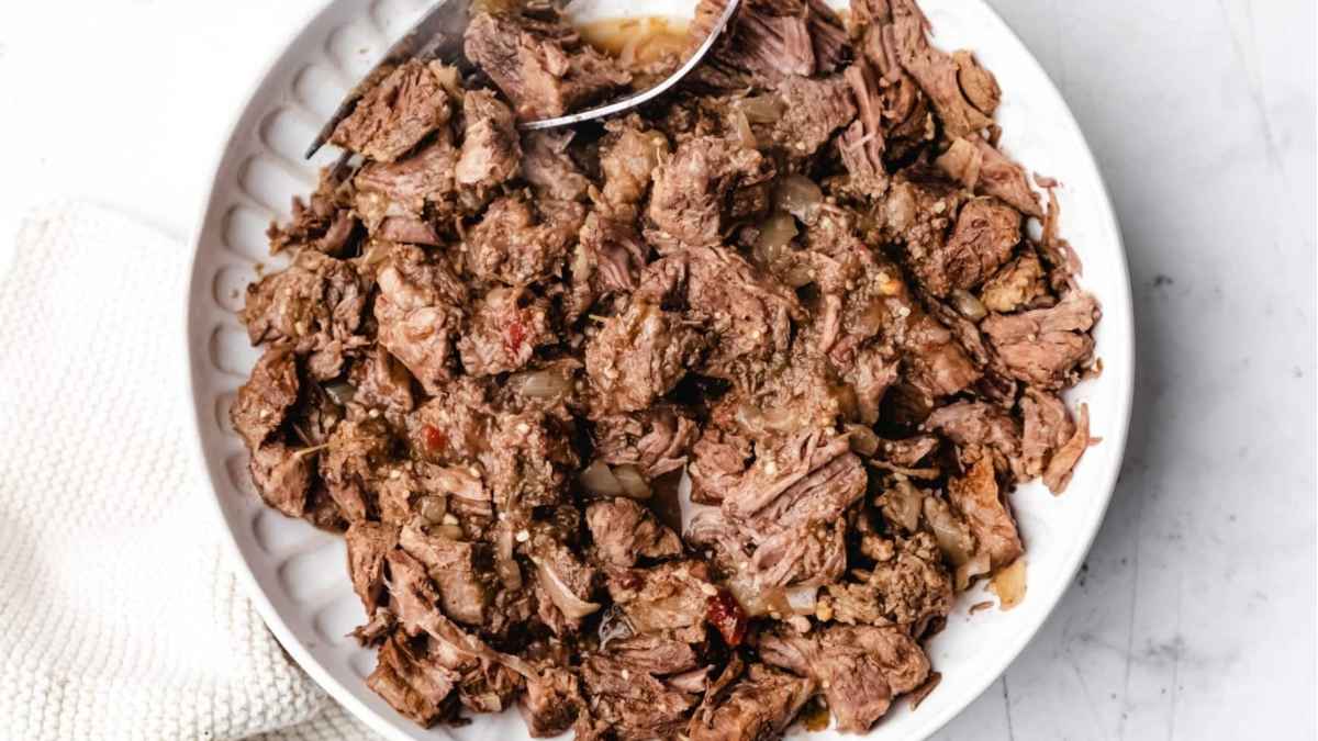 Slow Cooker Salsa Verde Beef (Freezer Meal).
