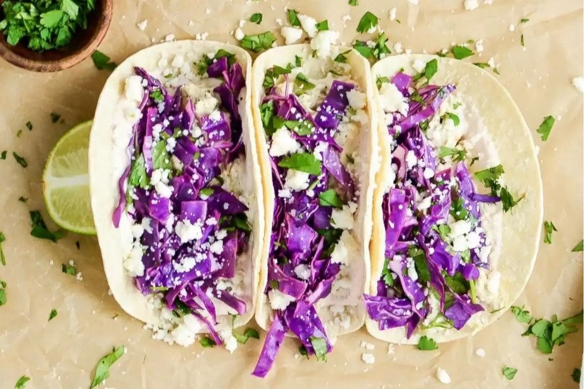 Slow Cooker Salsa Verde Chicken Tacos