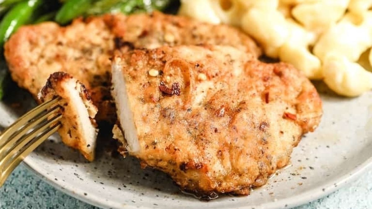 Southern Fried Pork Chops And Gravy. 