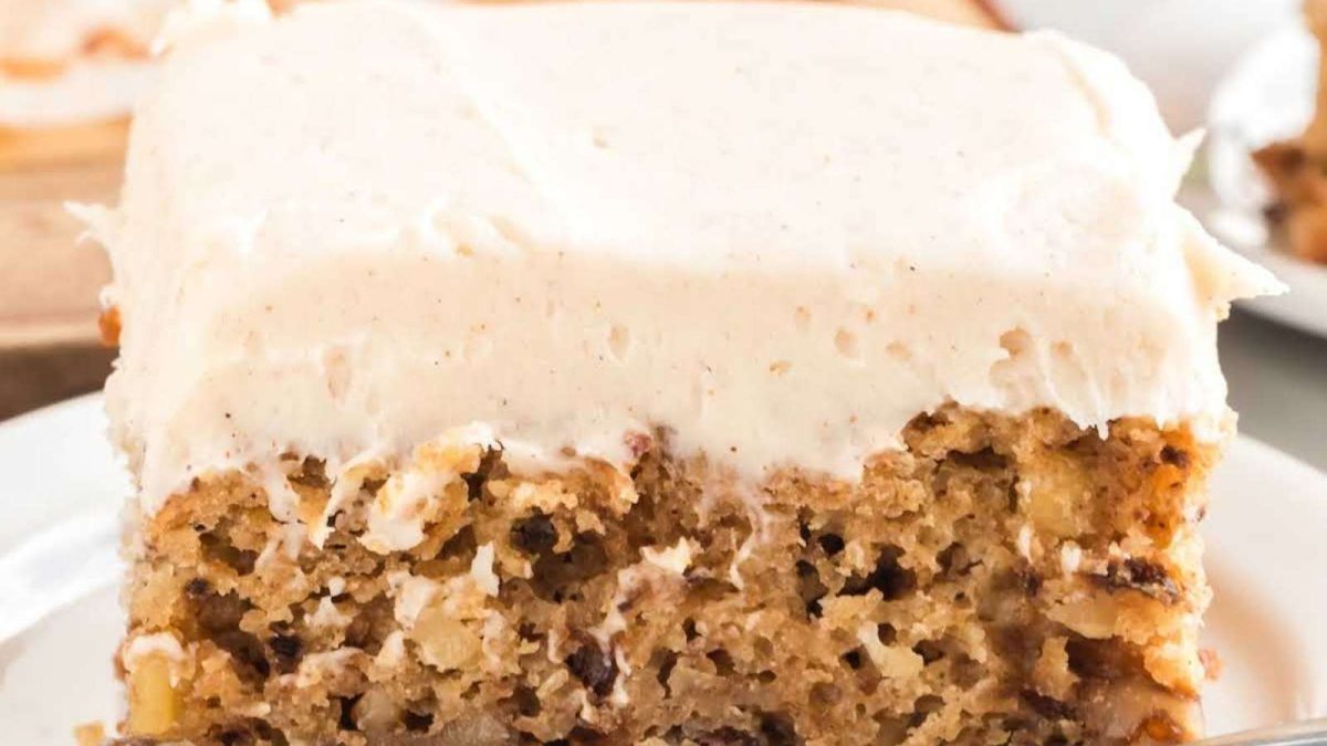 Spaceships and Laserbeams Applesauce Cake