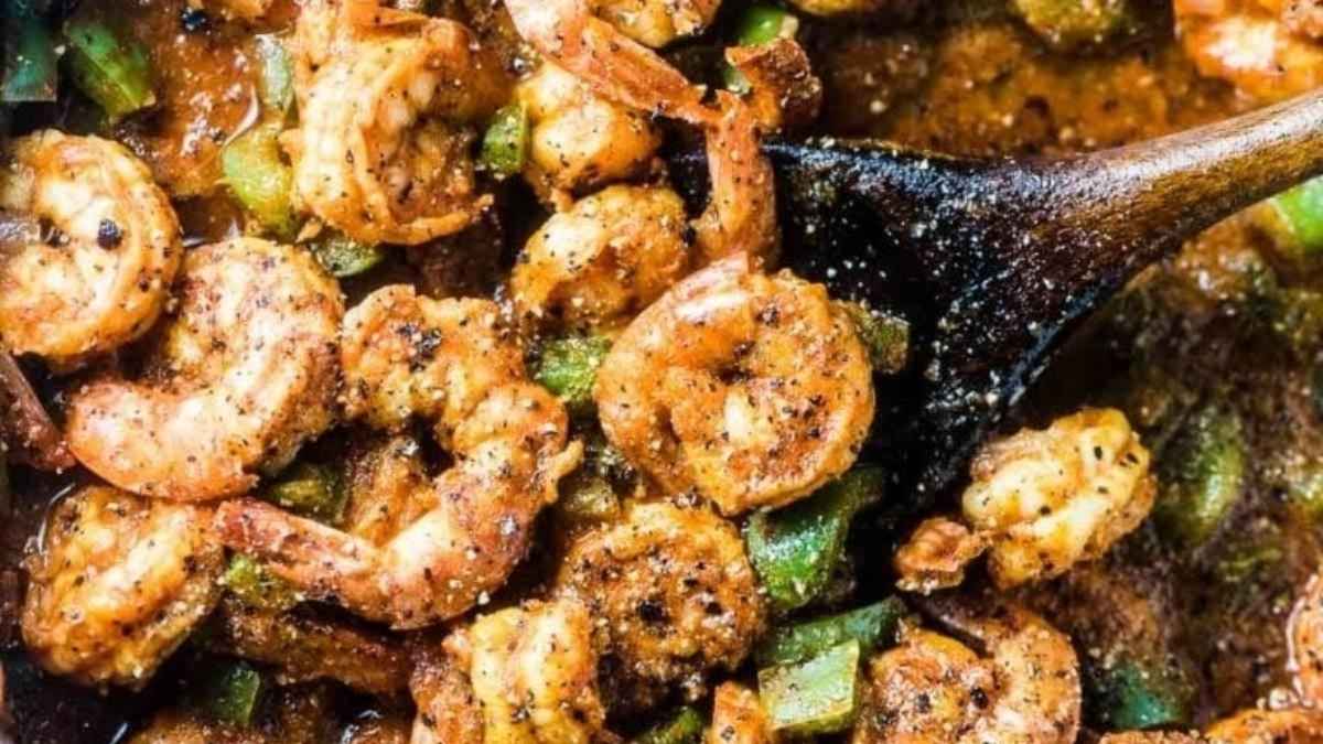 Spicy Cajun Shrimp Skillet (15 Minute Dinner!).