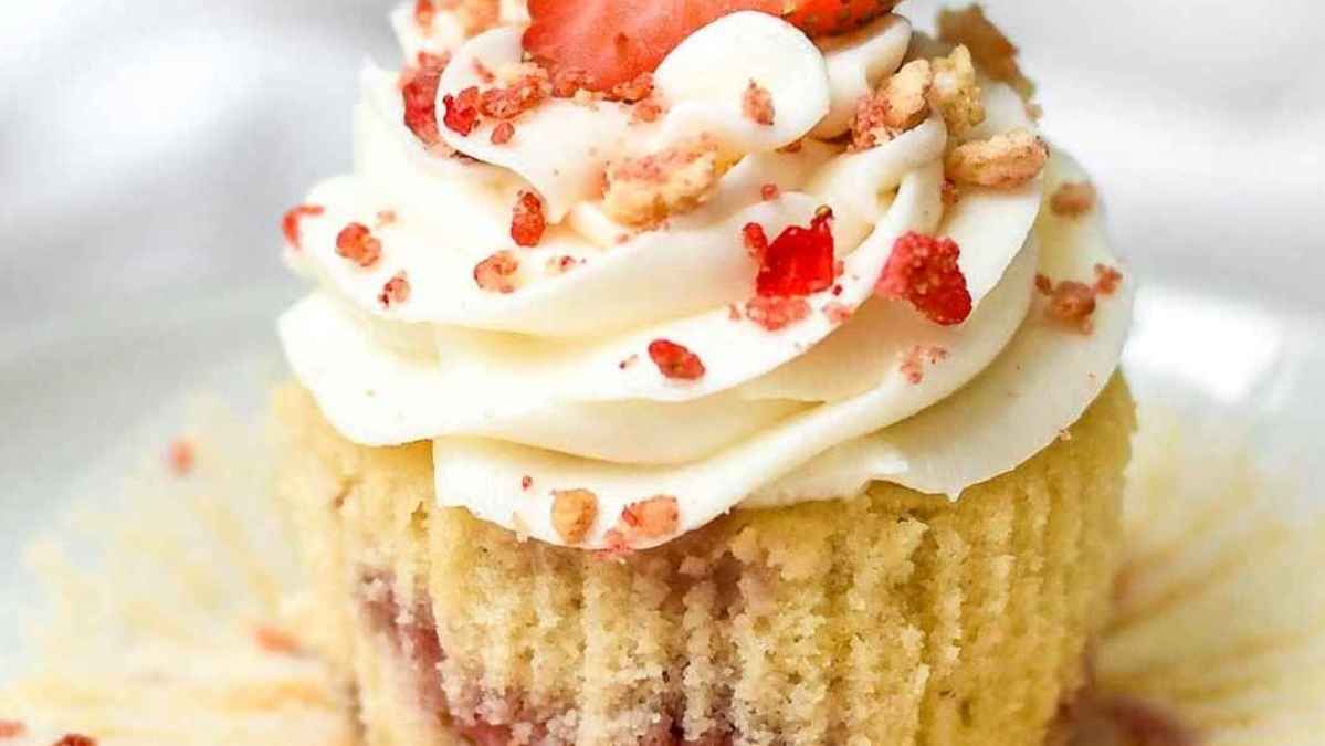 Strawberry Crunch Cupcakes.