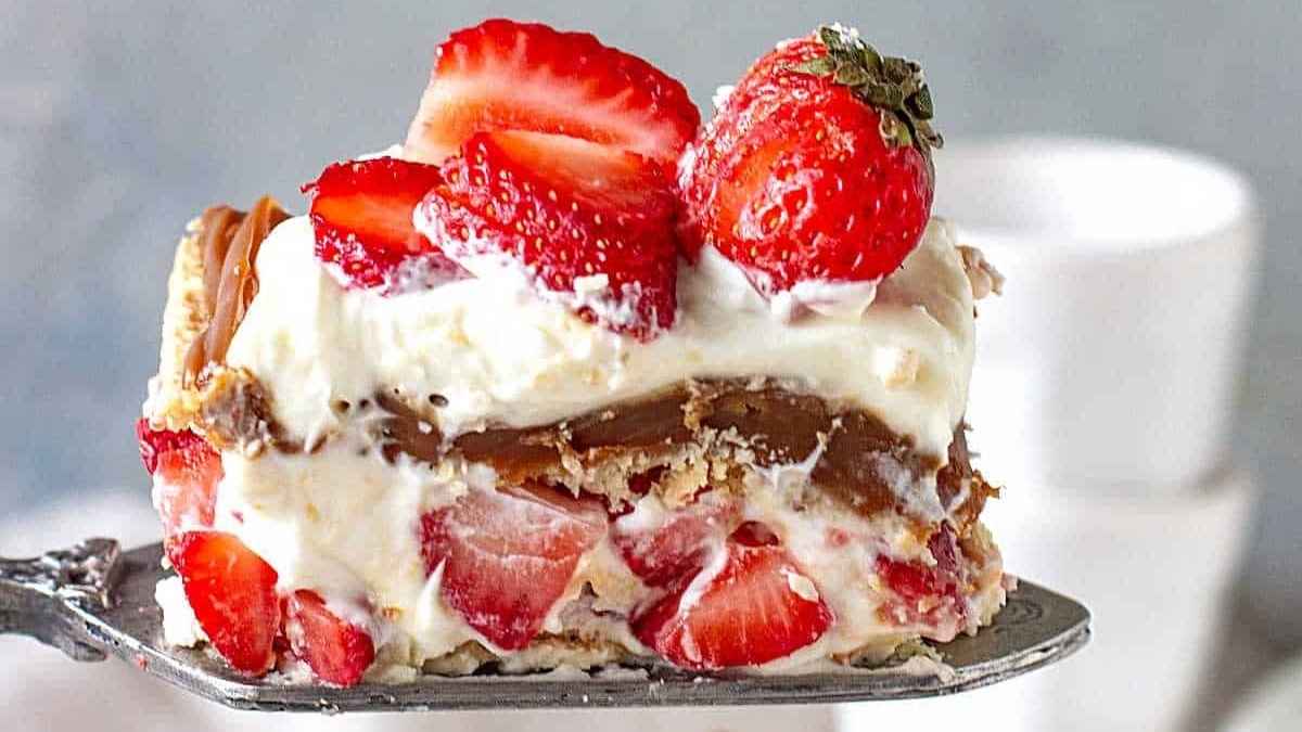 Strawberry Icebox Cake (5 Ingredients). Photo