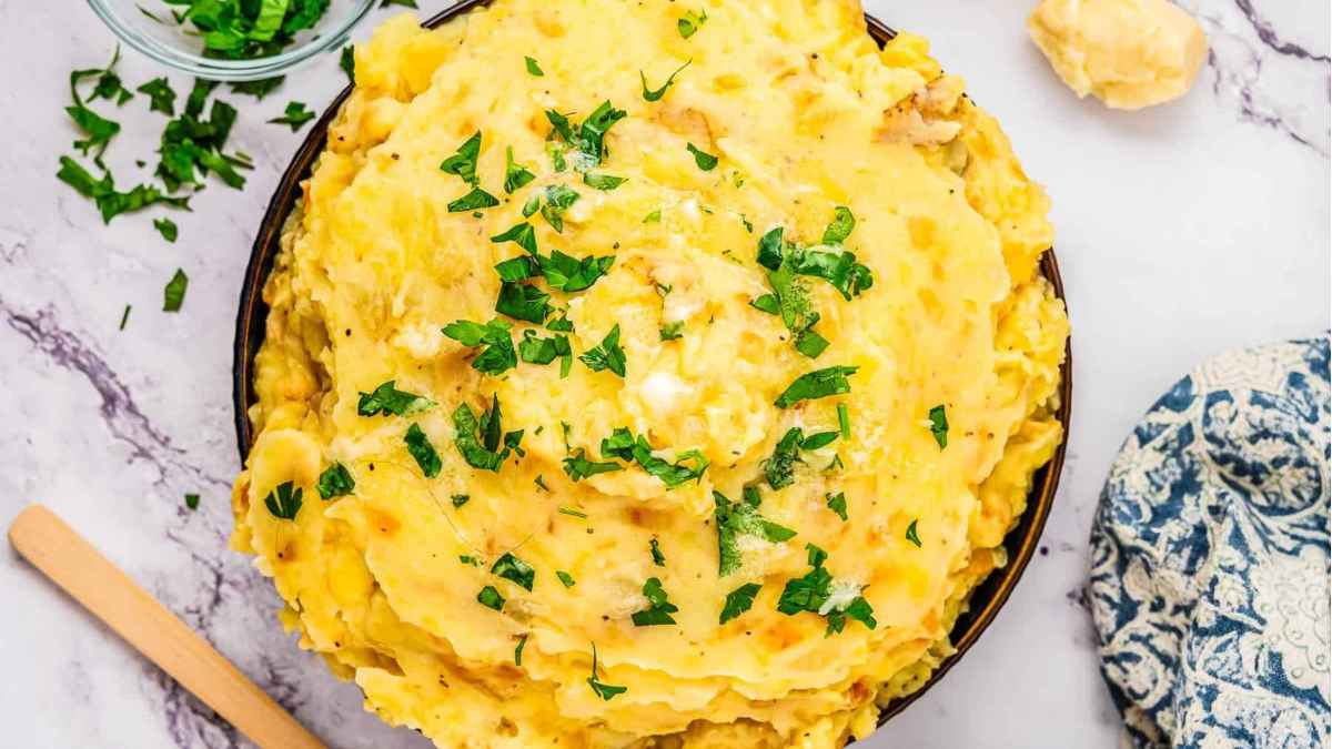 The BEST Caramelized Onion Mashed Potatoes.