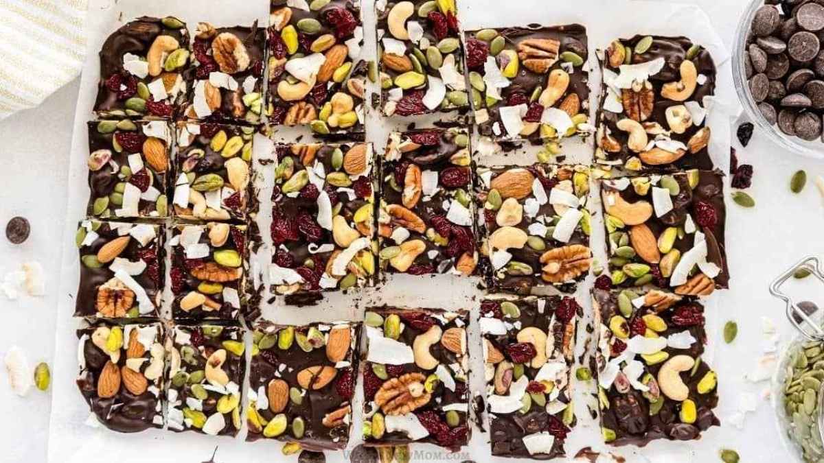 The BEST Healthy Dark Chocolate Bark.