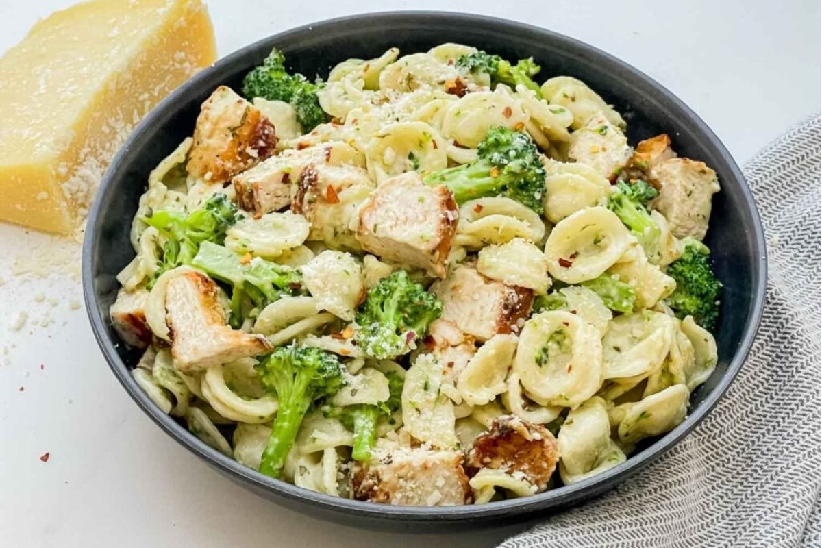Copycat Olive Garden Chicken Con Broccoli.