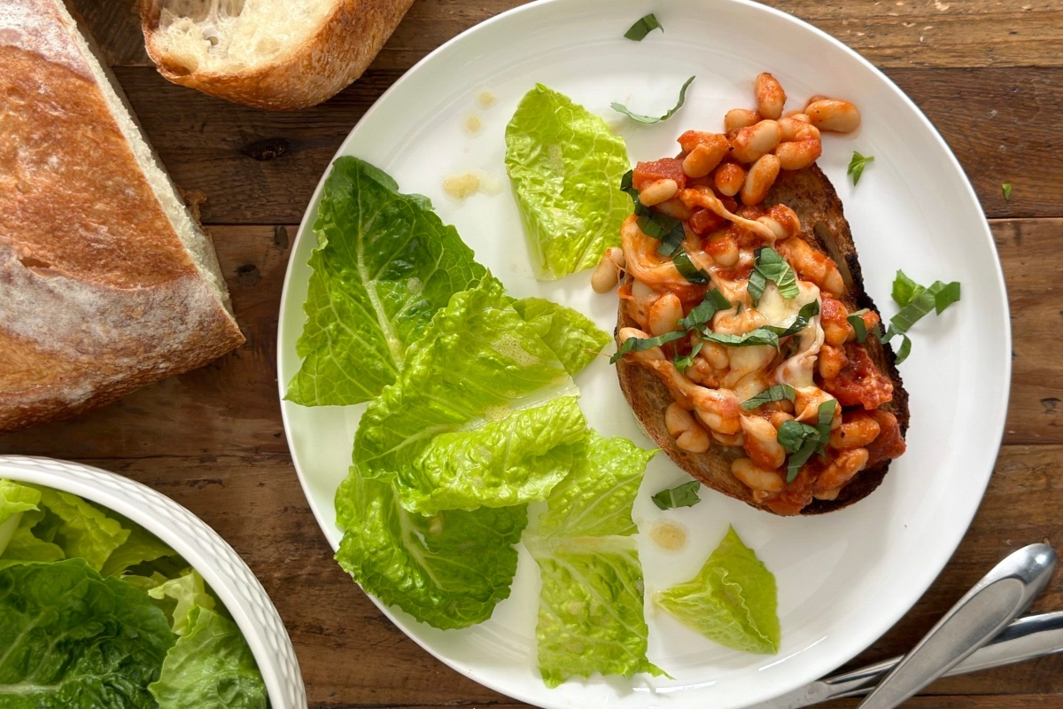 Easy Cheesy Beans On Toasted Garlic.
