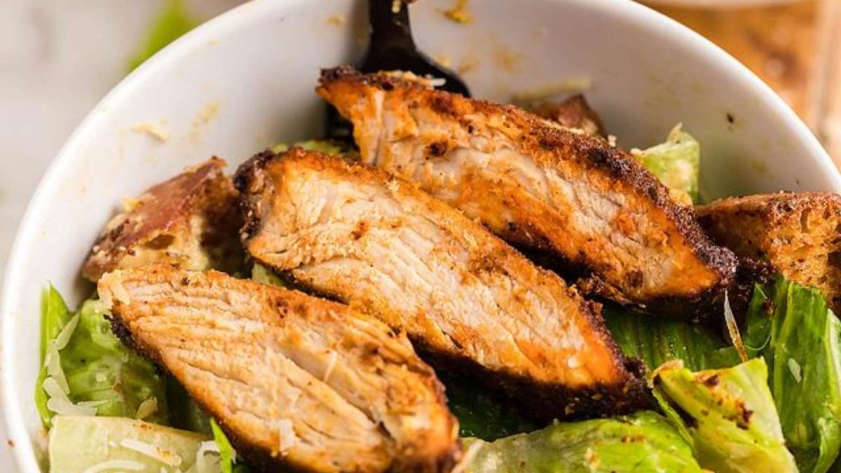 xoxoBella Air Fryer Blackened Chicken Caesar Salad With Homemade Croutons