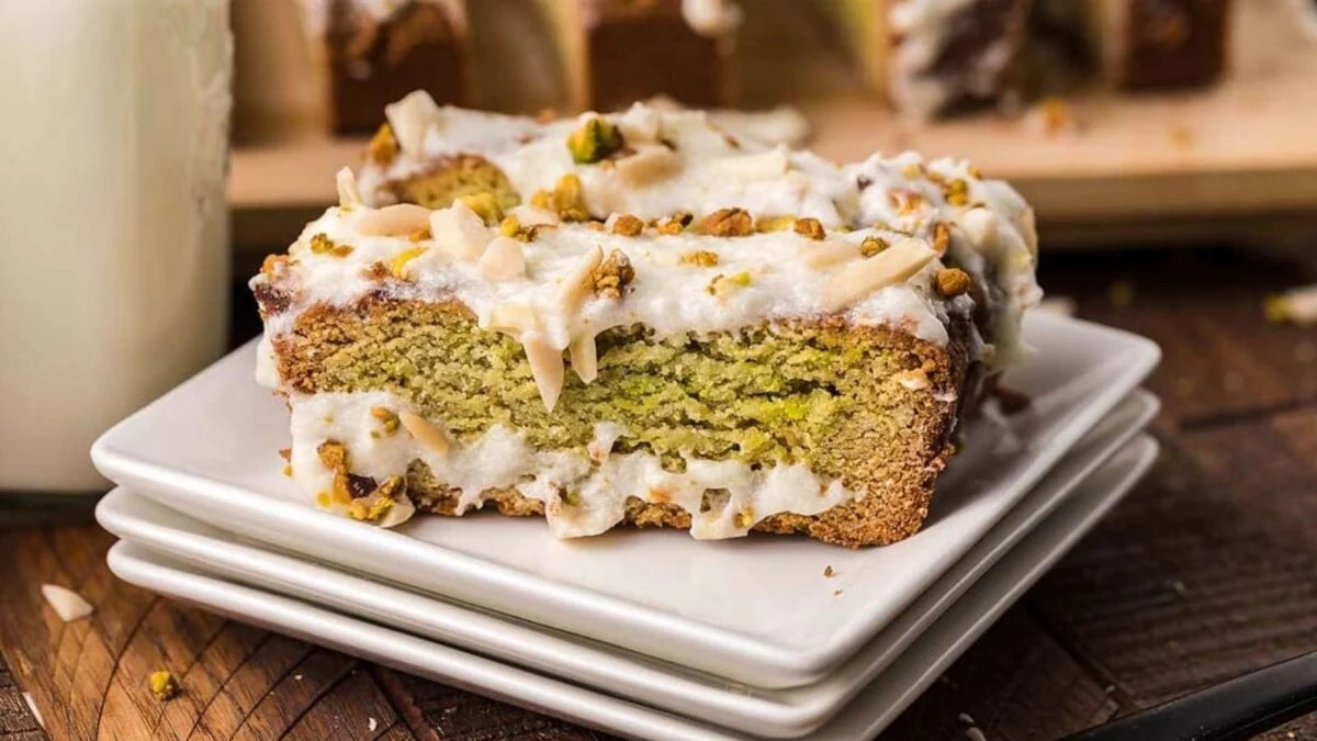 xoxoBella Air Fryer Pistachio Pudding Coffee Cake 1