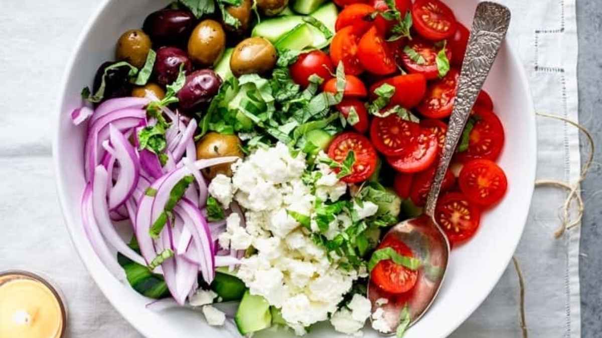 15 Minute Greek Cucumber Salad. 