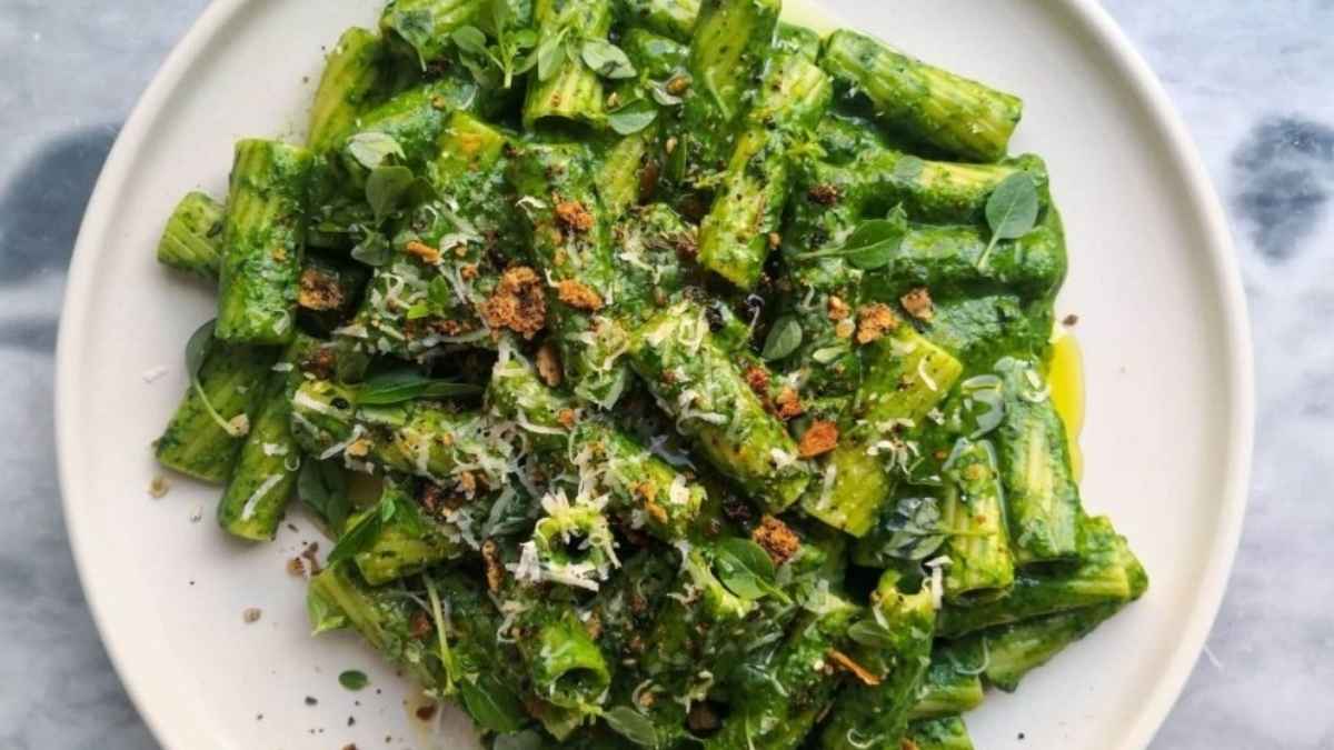 15 Minute Super Green Rigatoni. 