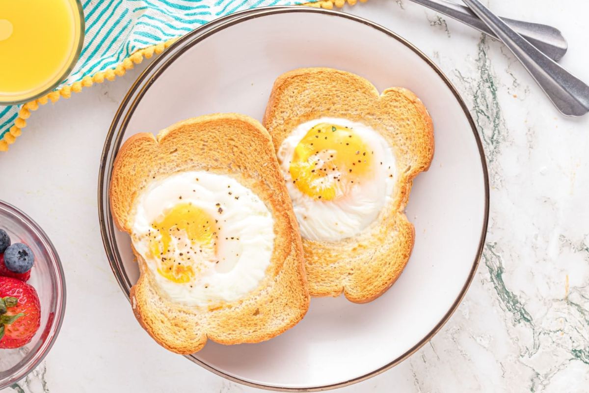 Air Fryer Eggs On Toast Egg In A Hole Eggs