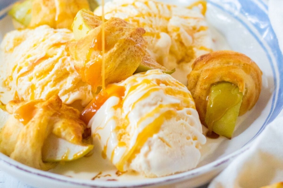 Apple Dumplings With Caramel Easy Air Fryer Recipe Pillsbury