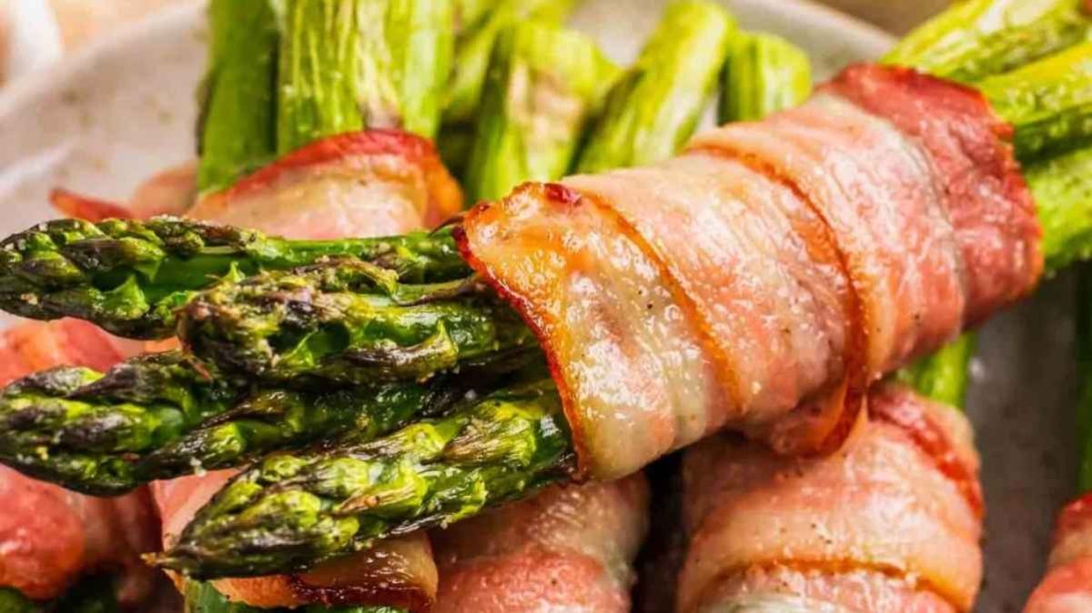 Bacon Wrapped Asparagus (Easy Recipe!). 
