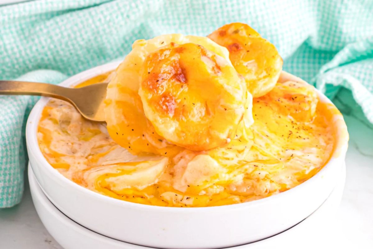 Baked Cheesy Scalloped Potatoes