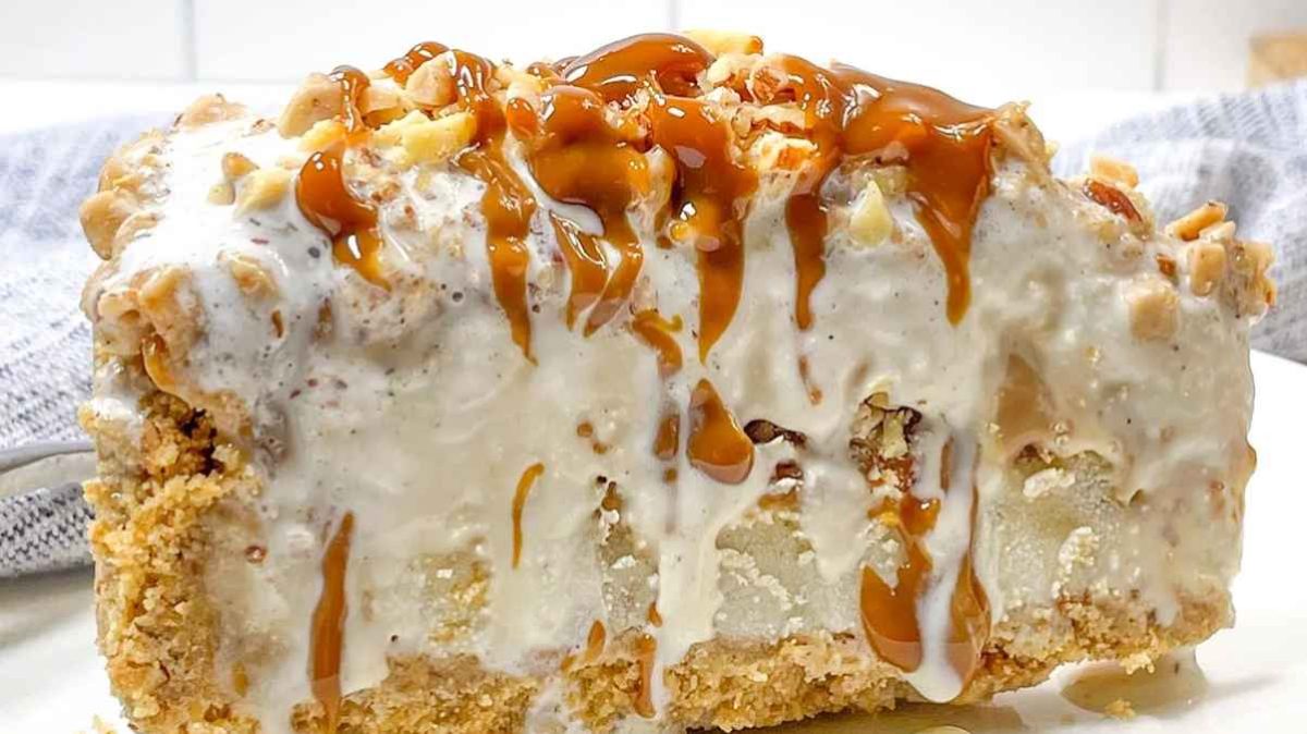 Banana Caramel Ice Cream Cake (Banoffee).