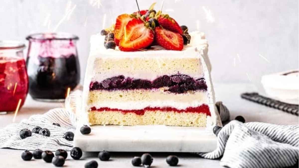 Berry Icebox Cake (How To Make An Icebox Cake).