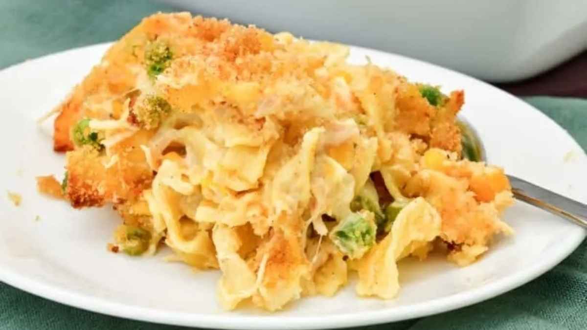 Best Easy Chicken Noodle Casserole with Egg Noodles Ever.
