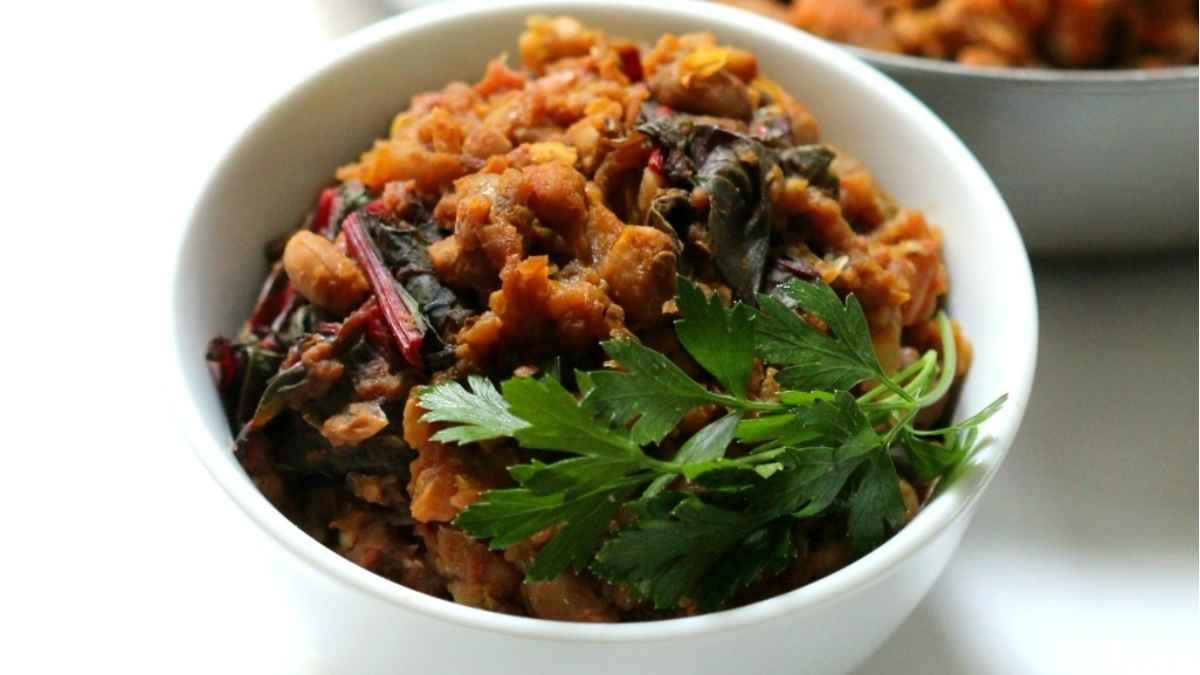 Black Eyed Pea Curry With Swiss Chard & Roasted Eggplant. 