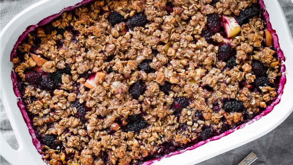 Blackberry Apple Crisp. 