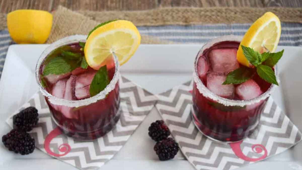 Easy Blackberry Vodka Cocktail.