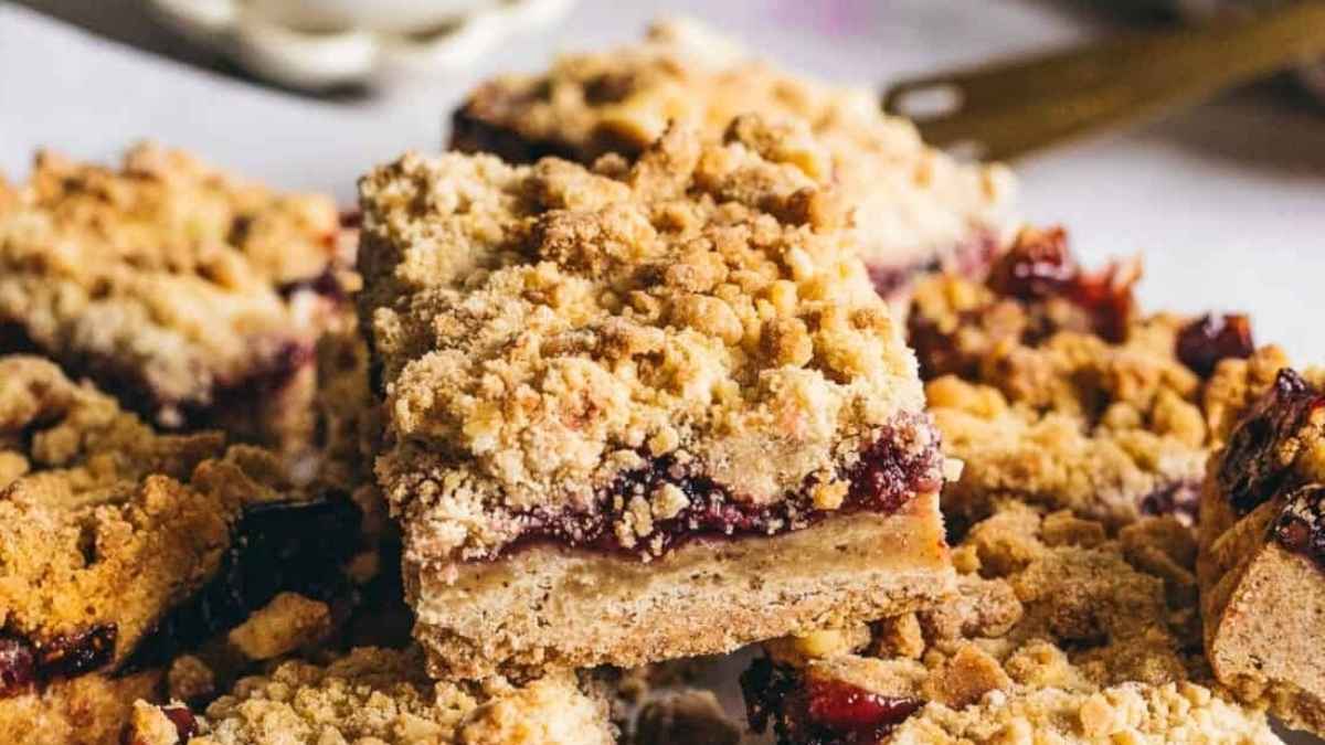 Brown Butter Mixed Berry Crumble Bars.