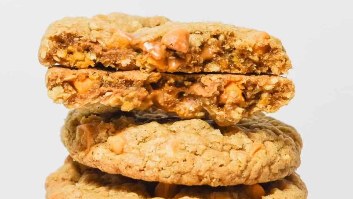 Butterscotch Biscoff Oatmeal Cookies. 
