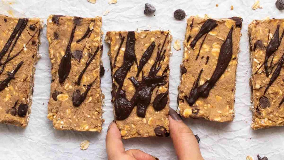 Chewy Oatmeal Protein Bars.
