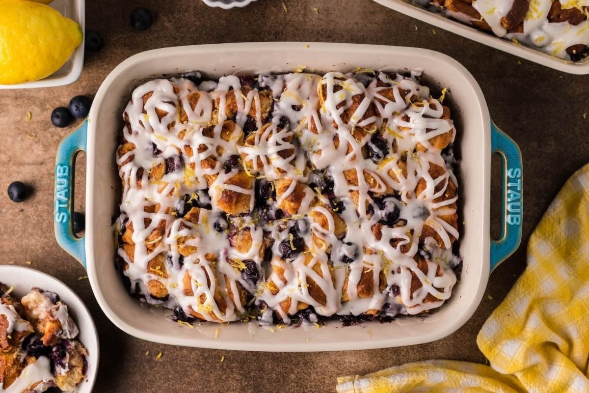Canned Cinnamon Rolls With Heavy Cream And Blueberries Pillsbury