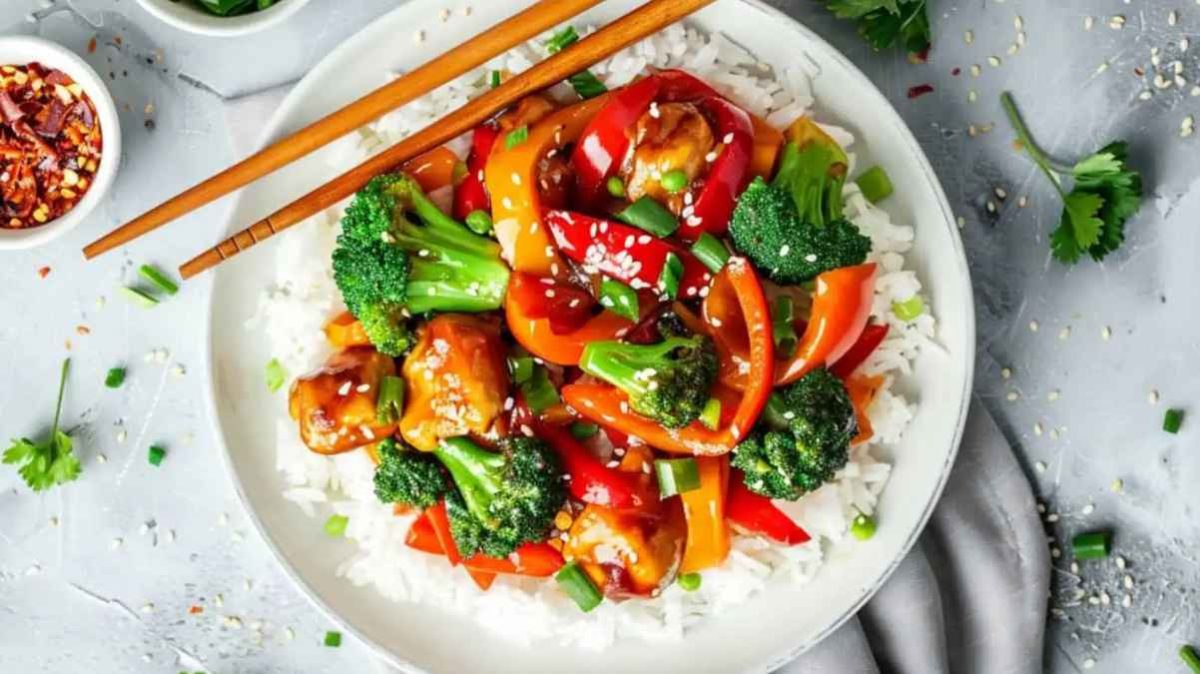 Chicken Stir-Fry With Broccoli And Peppers.