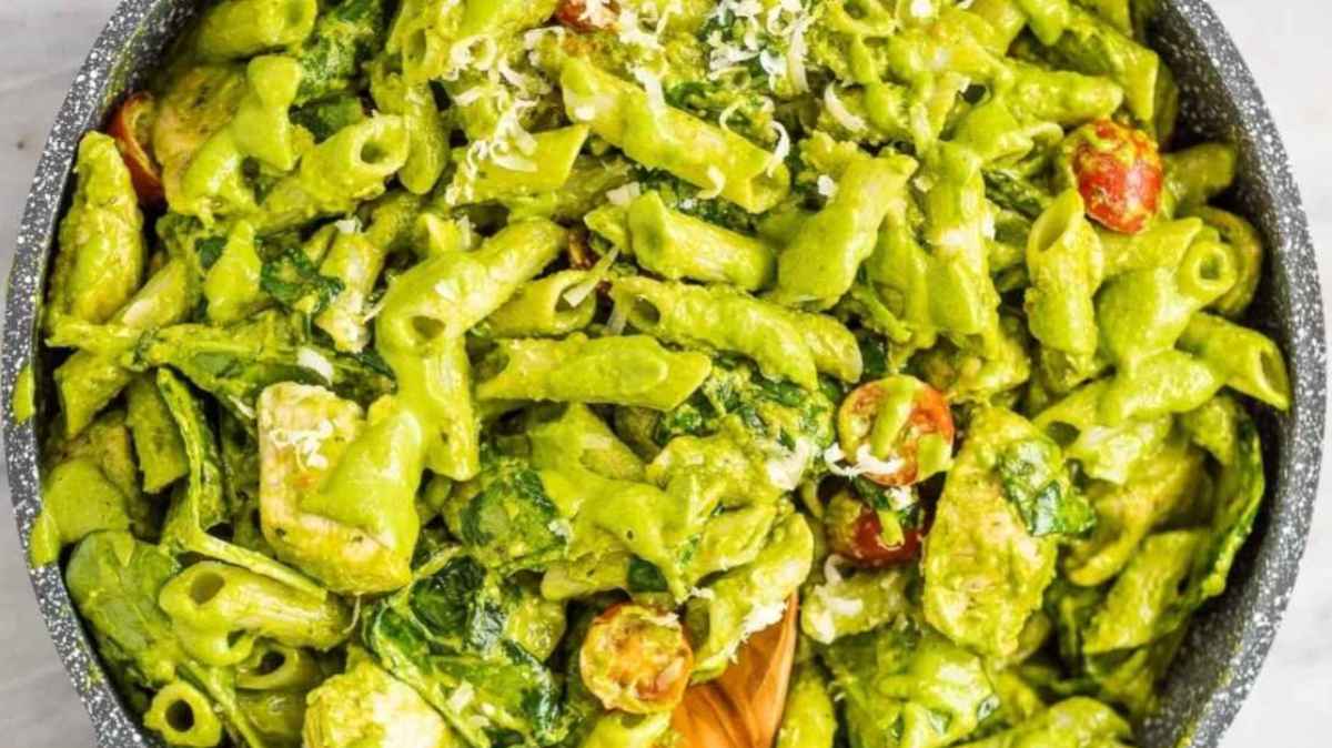 Chicken Pesto Pasta (Easy To Make!). 