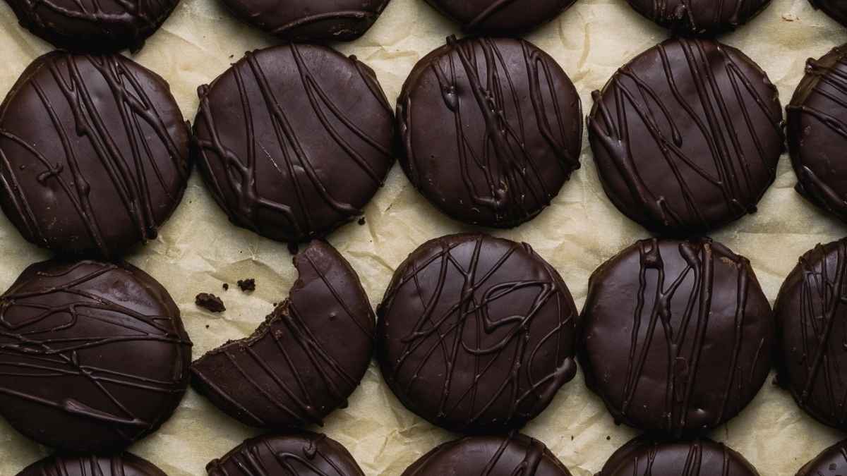 Copycat Gluten Free Thin Mints (Vegan). 