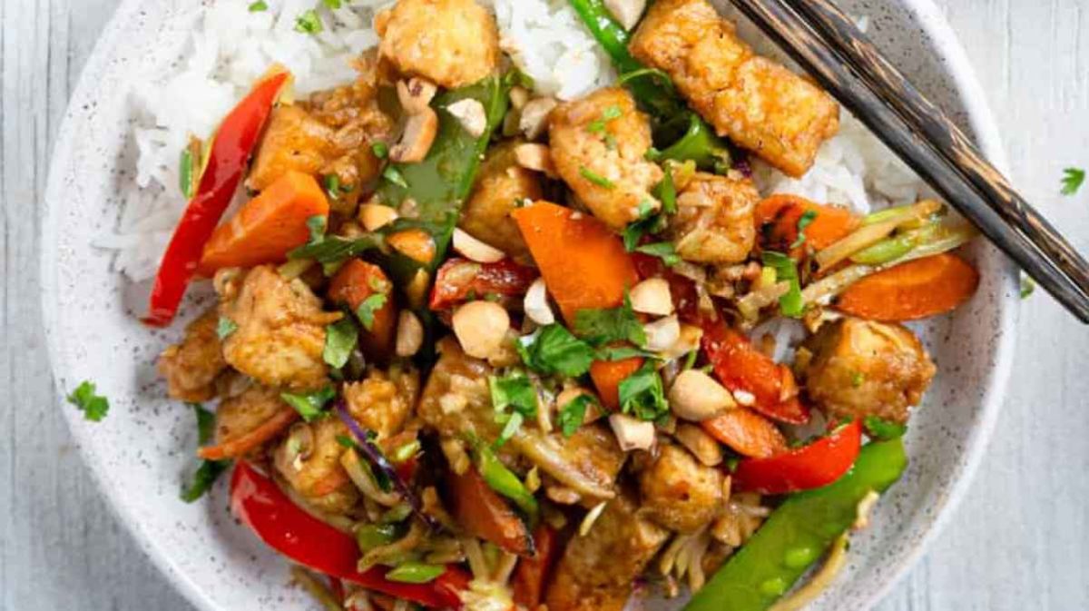 Crispy Tofu Stir Fry With Peanut Sauce. 