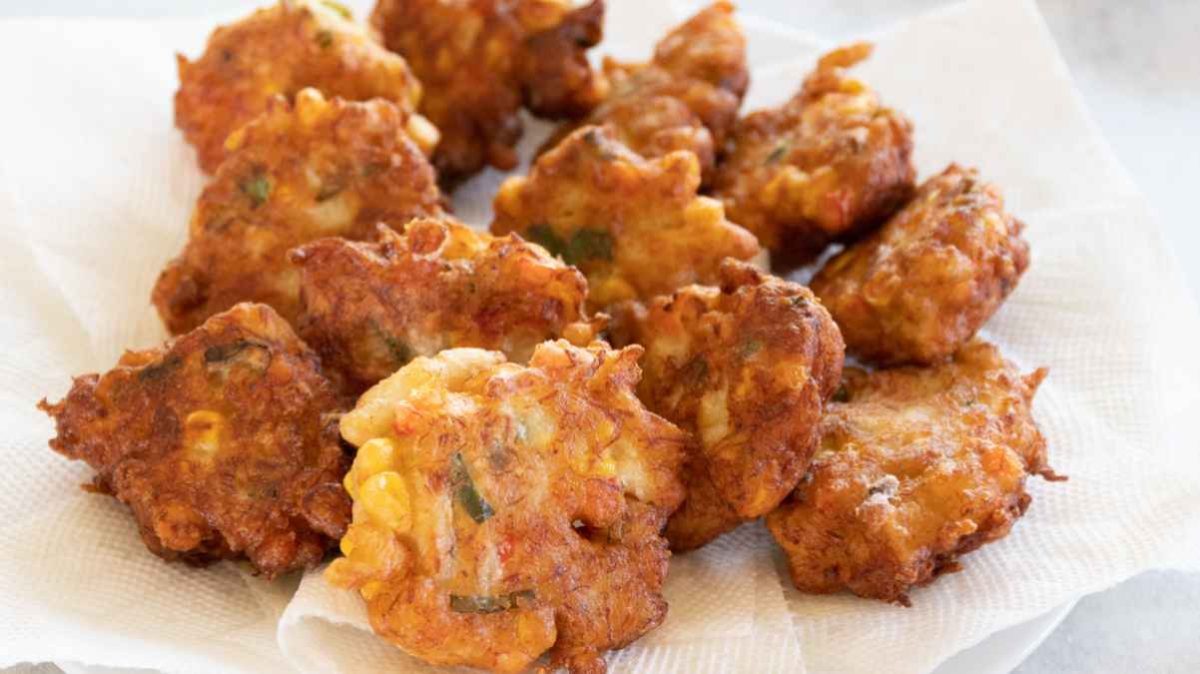 Crispy Corn and Crab Fritters With Spicy Mayo.