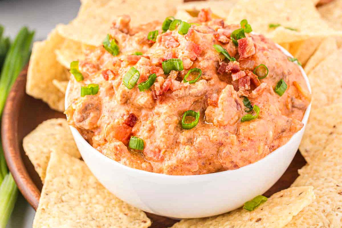 Slow Cooker Cheeseburger Dip. 
