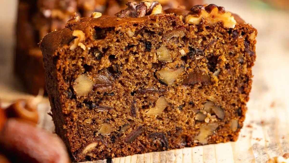 Date And Walnut Cake. 