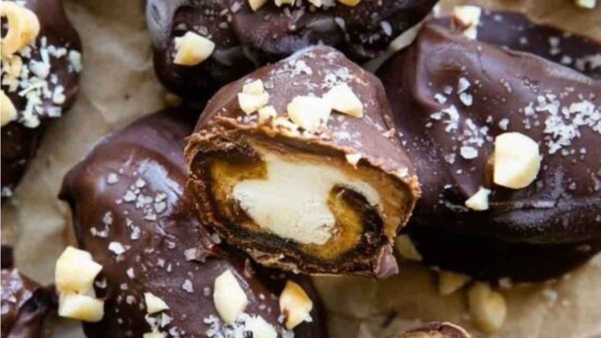 Date Snickers (Peanut Butter Yogurt Dates). 
