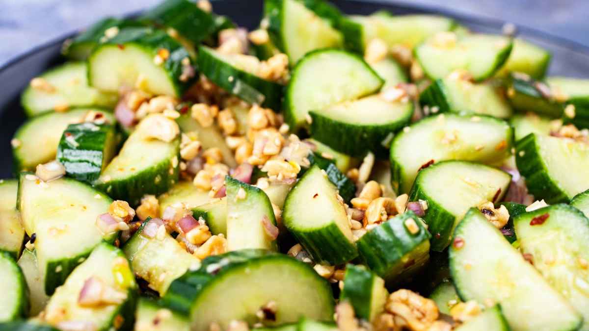 Easy Spicy Cucumber Salad With Peanuts. 