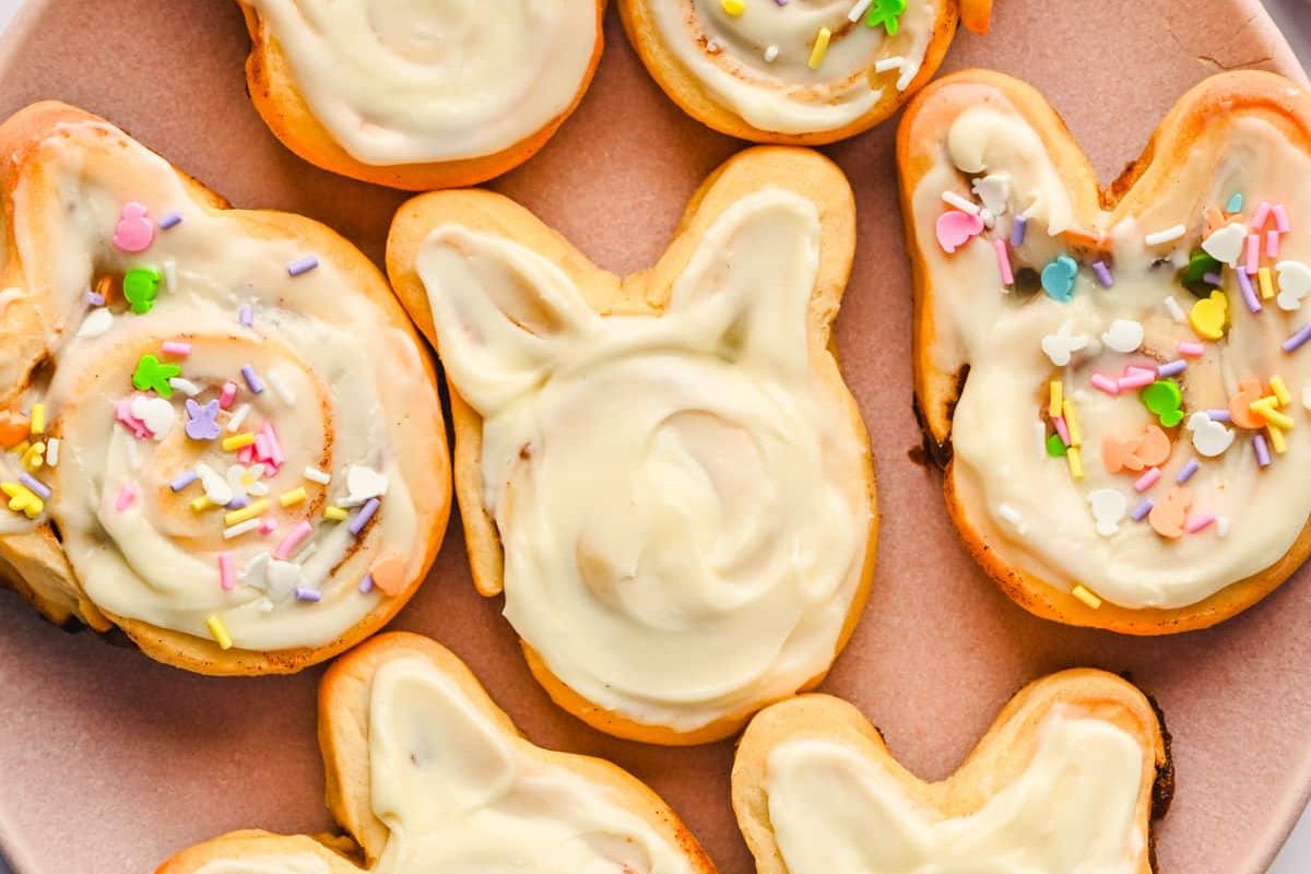 Easter Bunny Cinnamon Rolls