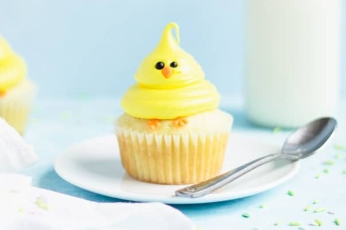 Easter Chick Cupcakes. 