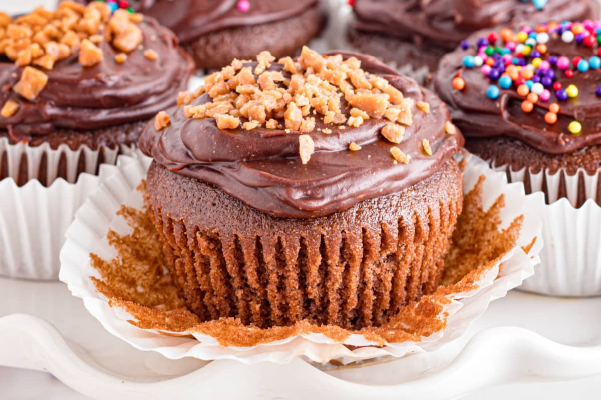 Easy Caramel Chocolate Cupcakes