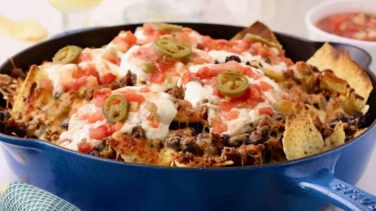 Easy Cast-Iron Layered Macho Nachos